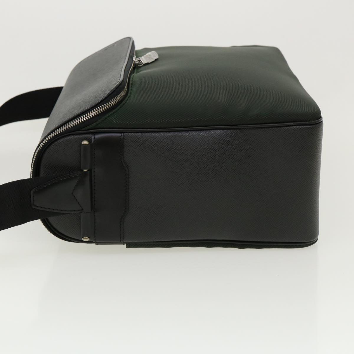 LOUIS VUITTON Taiga Leather Thai meal Shoulder Bag Ardoise M30862 LV 31598
