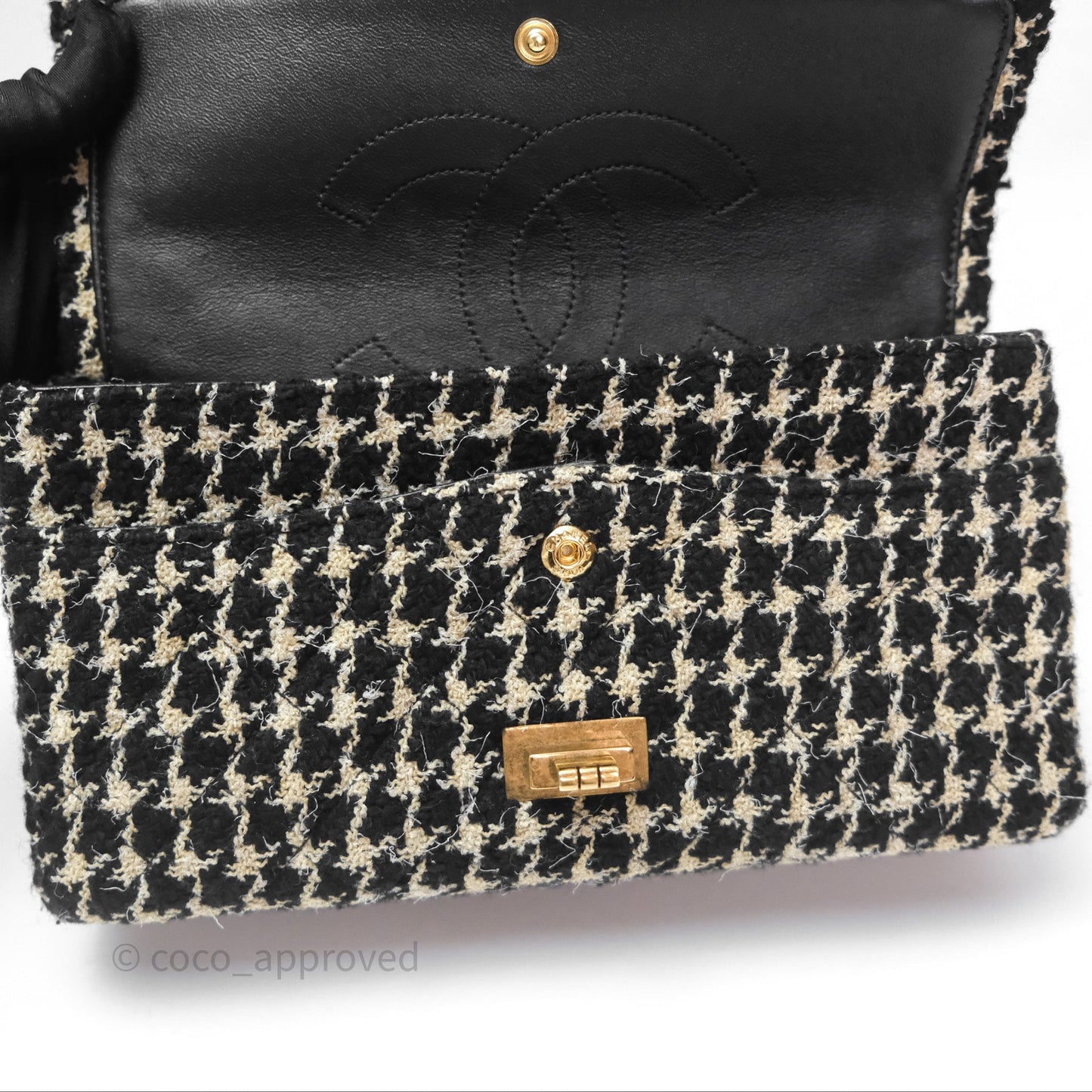 Chanel Reissue 225 Houndstooth Tweed Black Beige Aged Gold Hardware