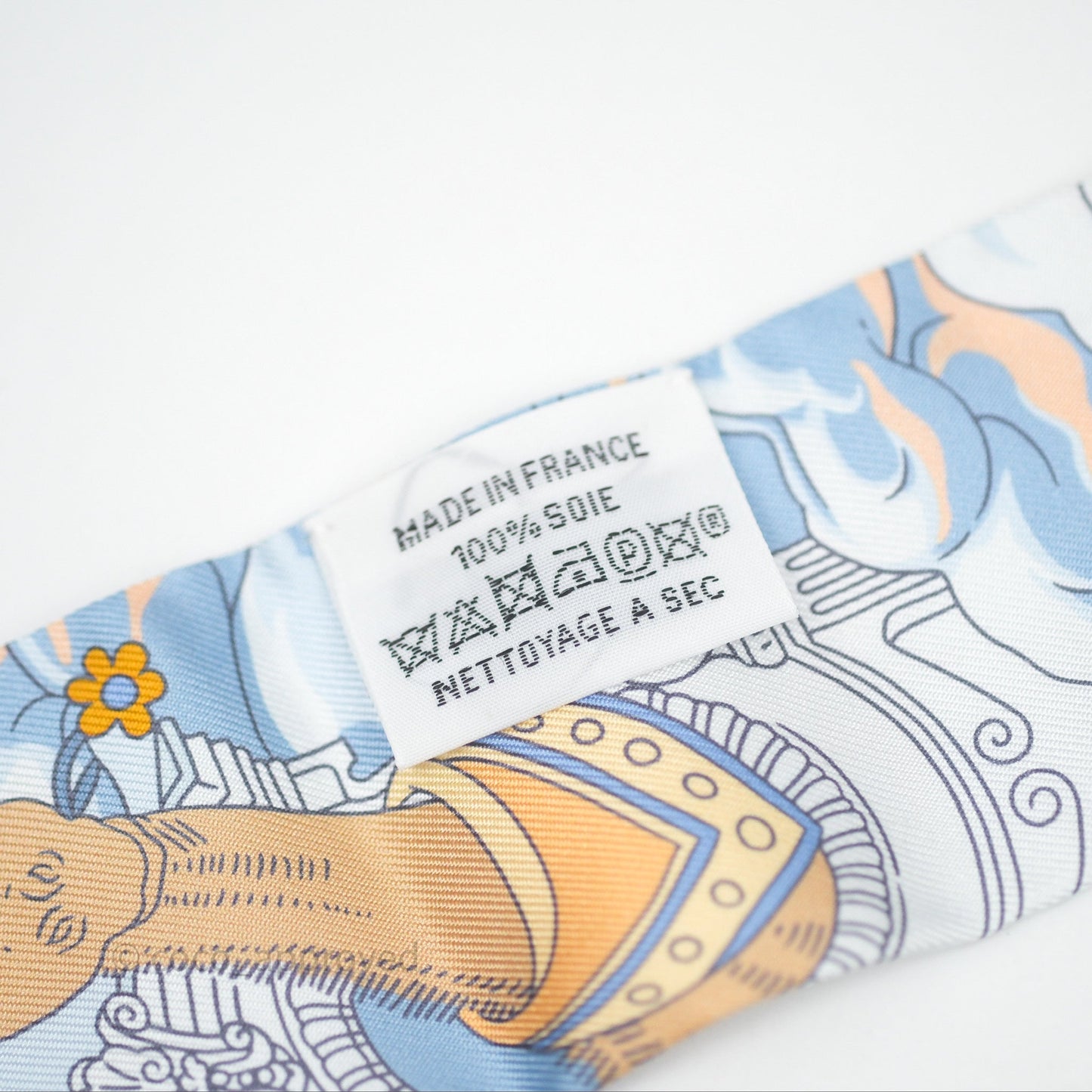 Hermès Sur Mon Nuage Silk Twilly