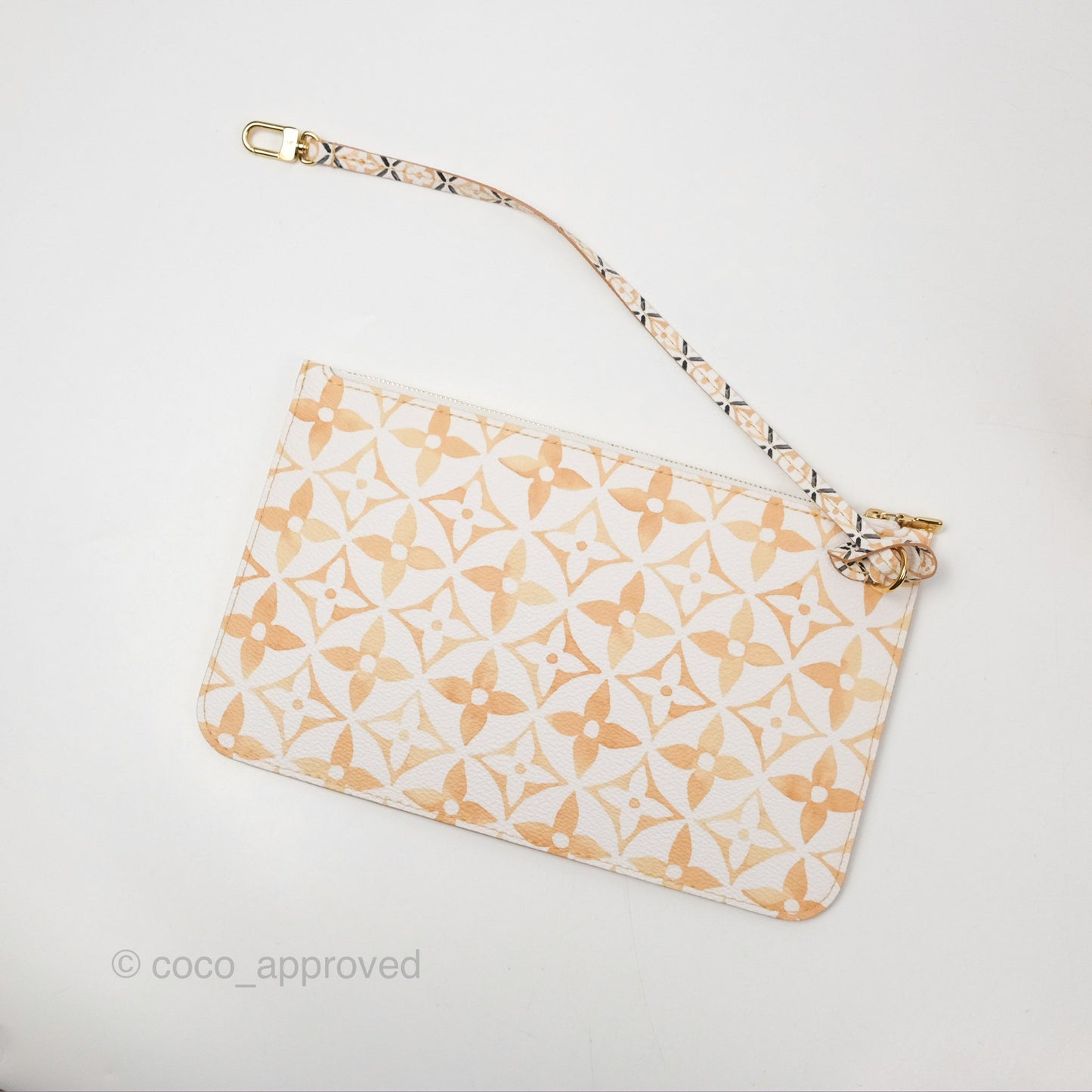 Louis Vuitton Monogram Giant Neverfull MM Beige