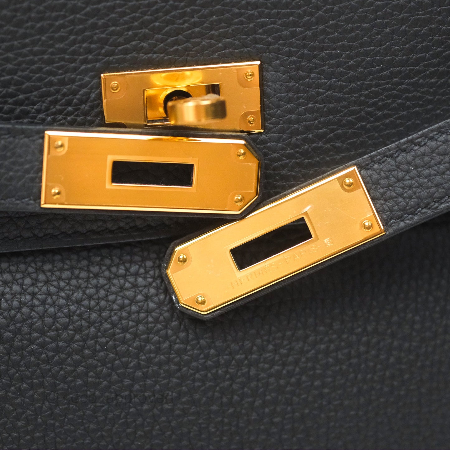 Hermès Retourne Kelly 28 Black Noir 89 Togo Gold Hardware