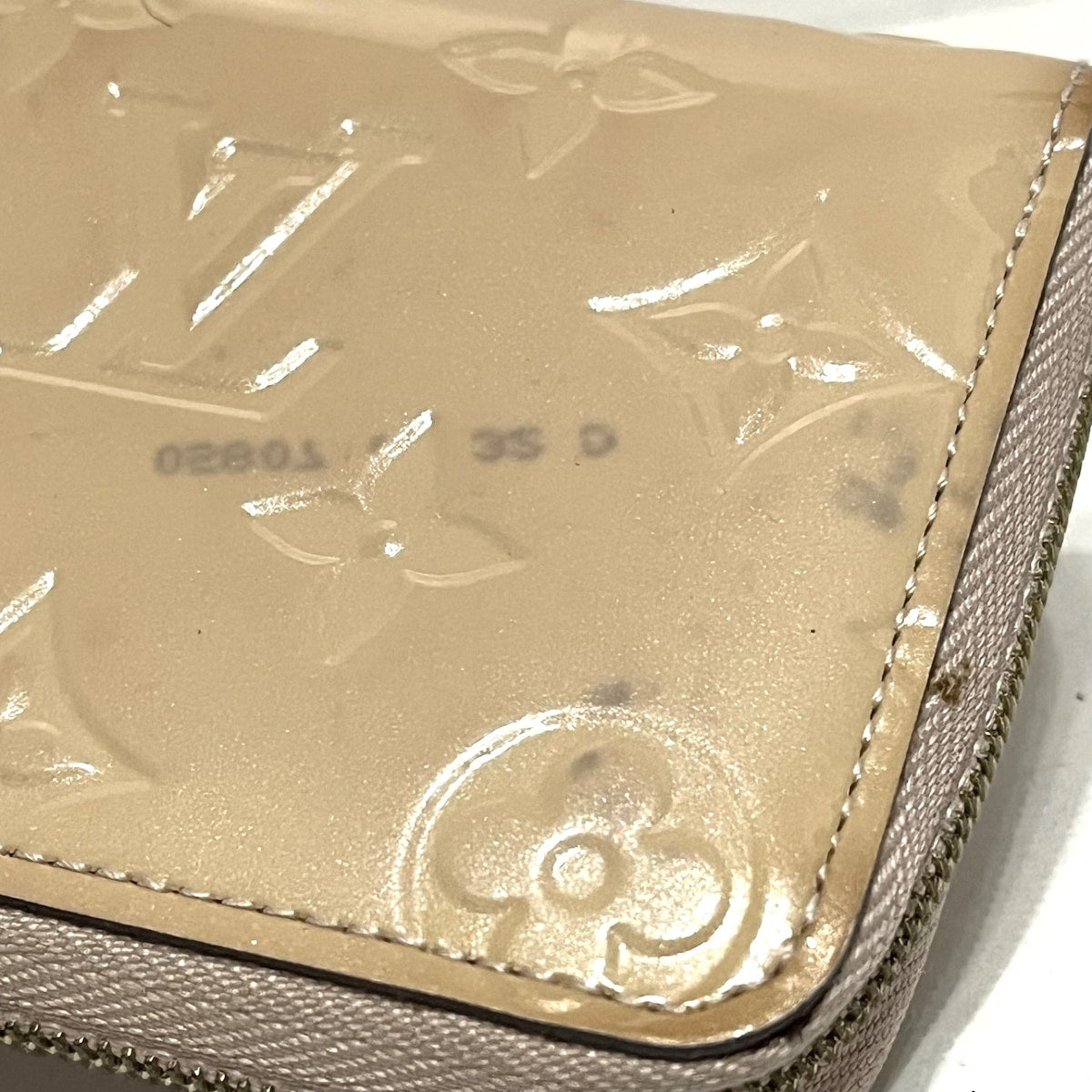 Louis Vuitton Porte Monnaie Zippy  Patent Leather Wallet  ()