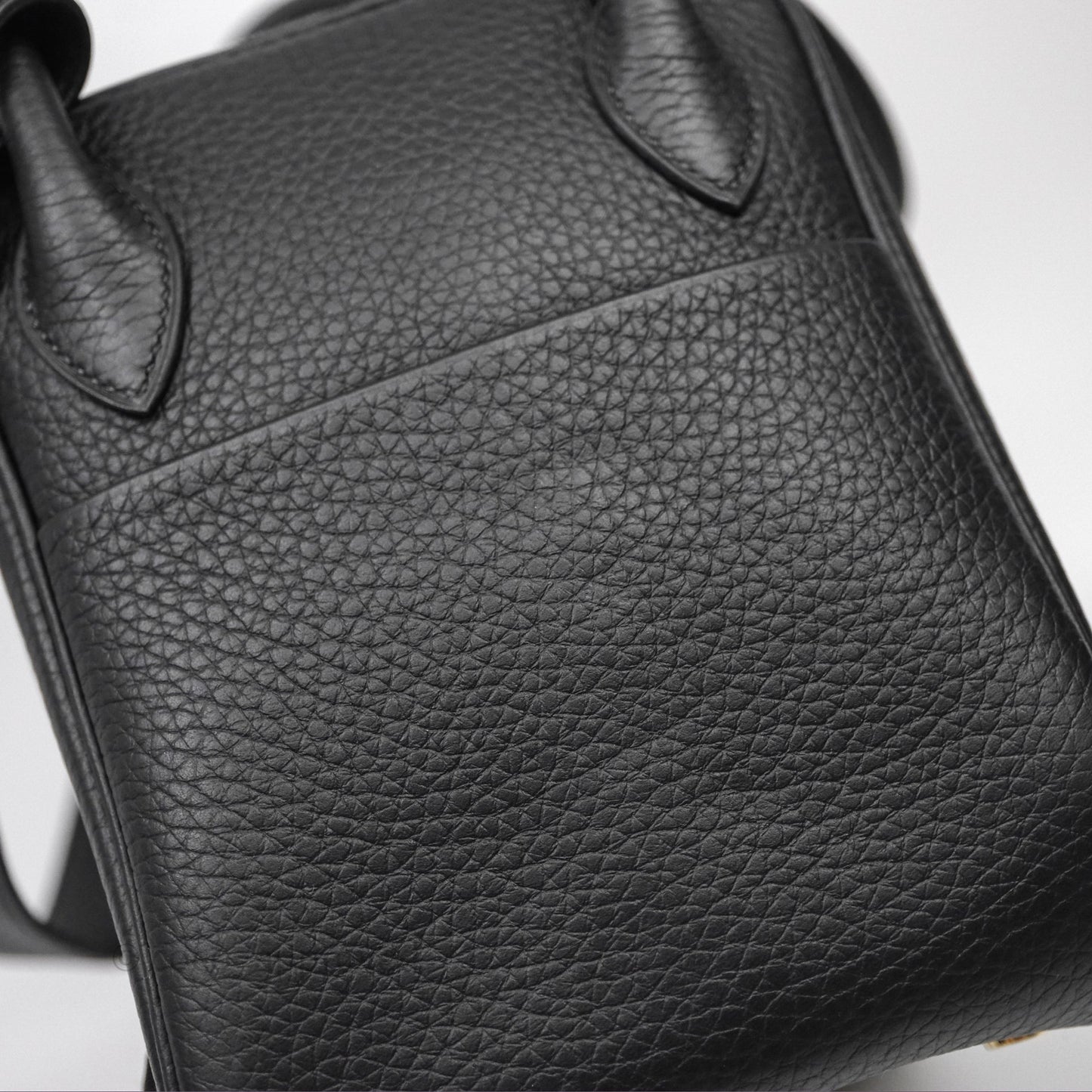 Hermes Lindy 26 Black Noir 89 Clemence Gold Hardware