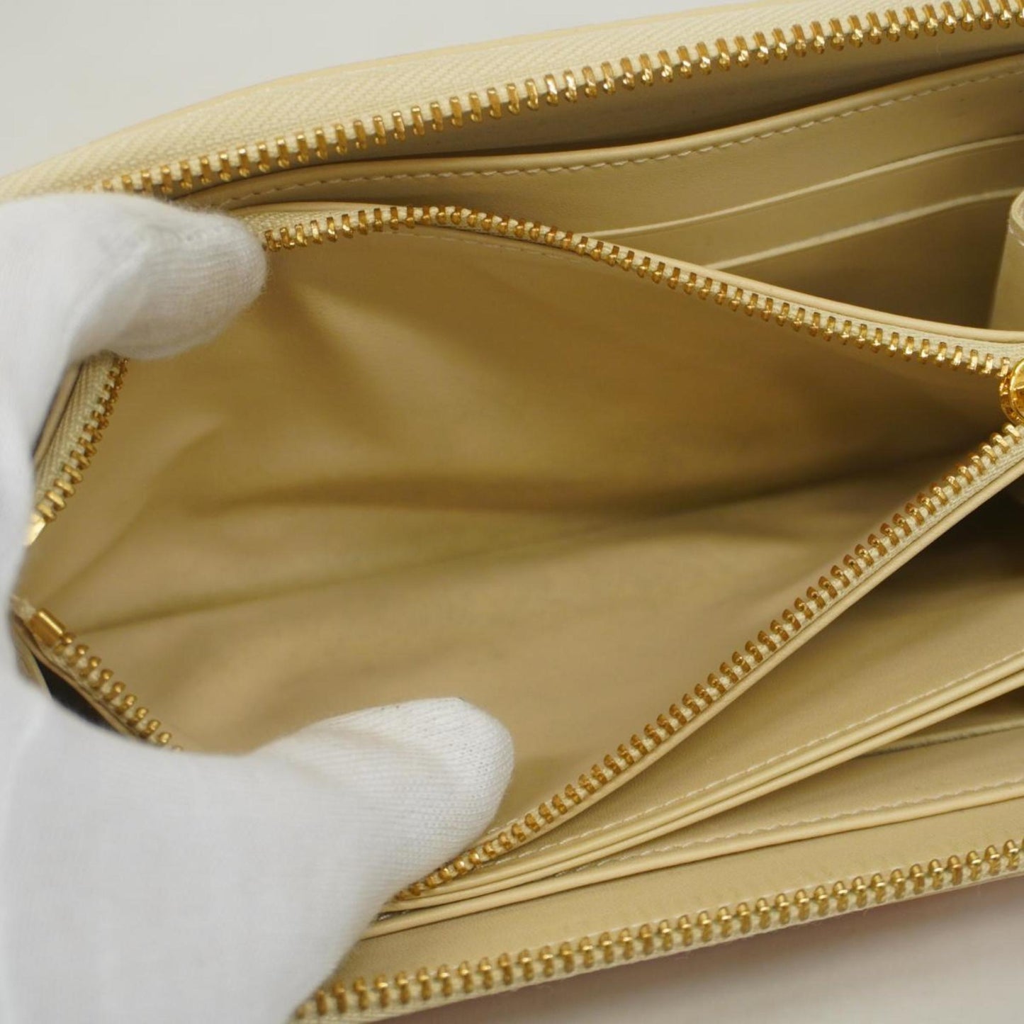 Louis Vuitton Zippy  Patent Leather Wallet  ()