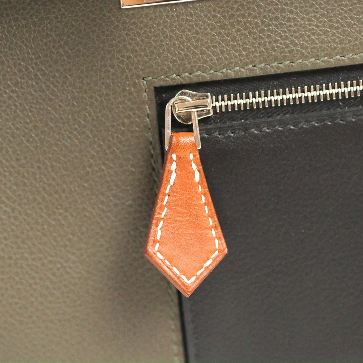 Hermès Kelly Depeches 25 Pouch Vert-De-Gris / Noir / Fauve Evercolor Evergrain & Barenia Calfskin