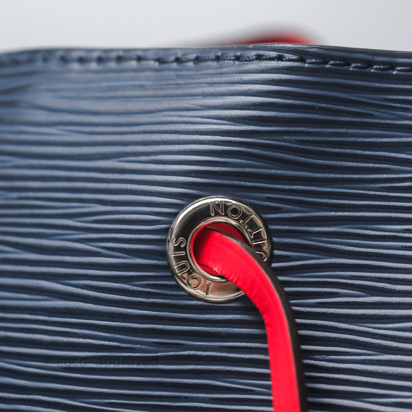 Louis Vuitton Neonoe MM Navy / Red Epi