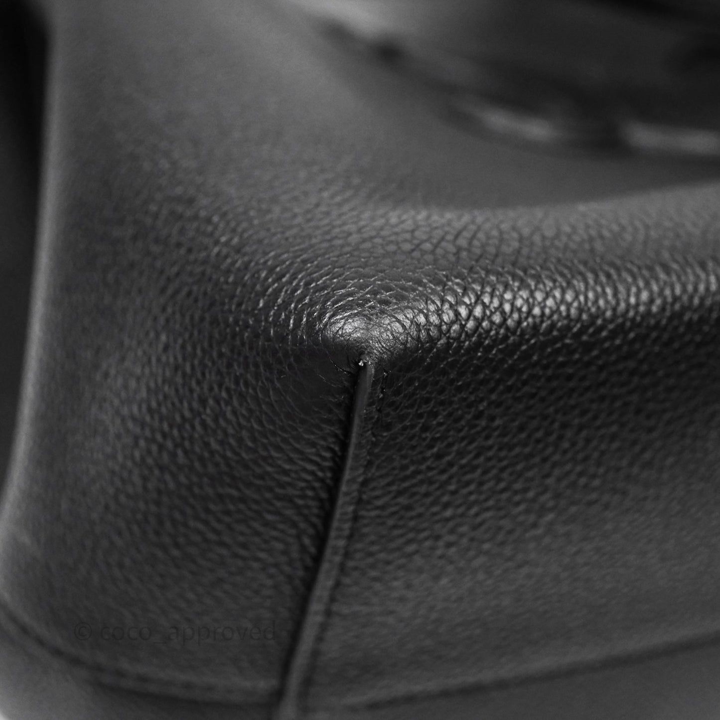 Celine Medium Cabas Anaïs Cuir Triomphe in Grained Calfskin Black