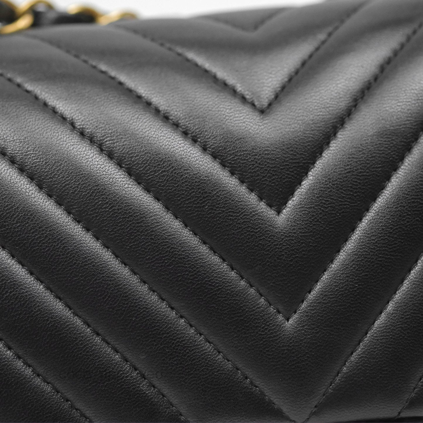 Chanel Classic M/L Medium Flap Chevron Black Lambskin Gold Hardware