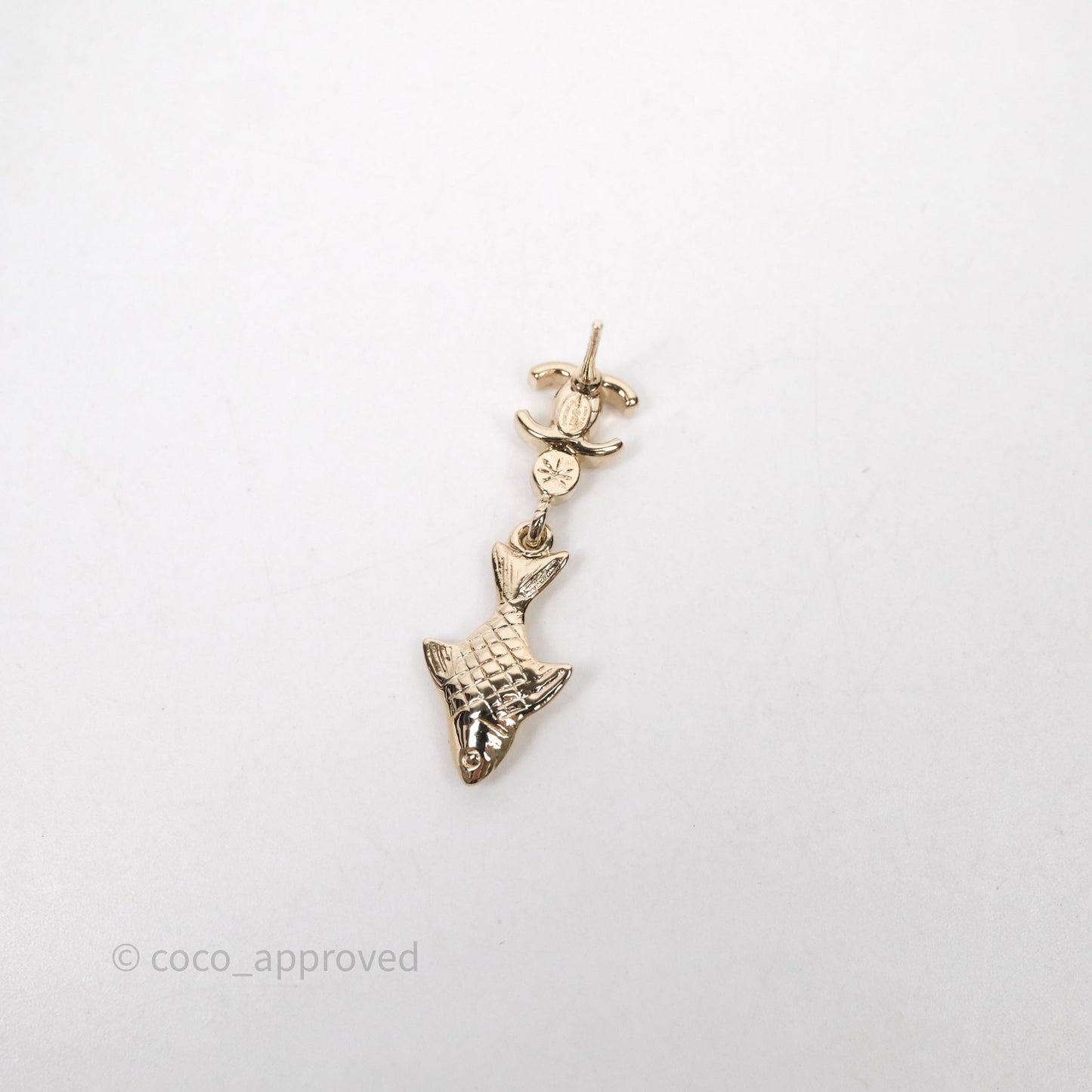 Chanel CC Crystals Shell Fish Drop Earrings Gold Tone 25C