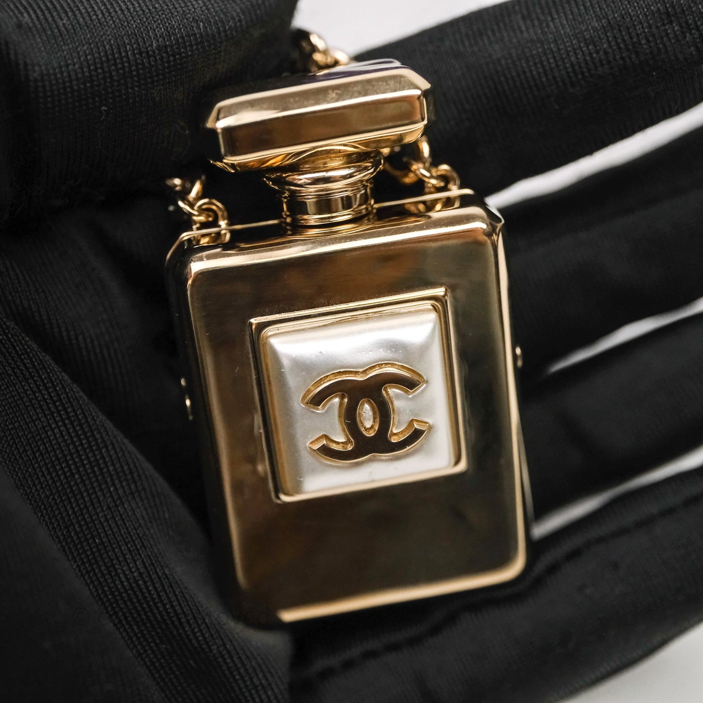 Chanel CC Pearl Perfume Bottle Locket Long Necklace Gold Tone 22S