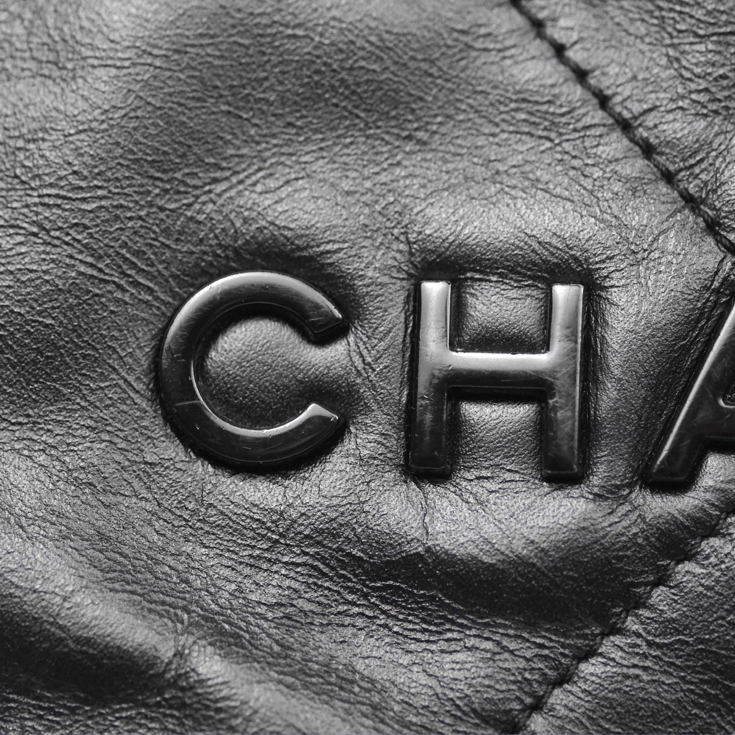 Chanel 22 Bag Medium Black Calfskin So Black Hardware