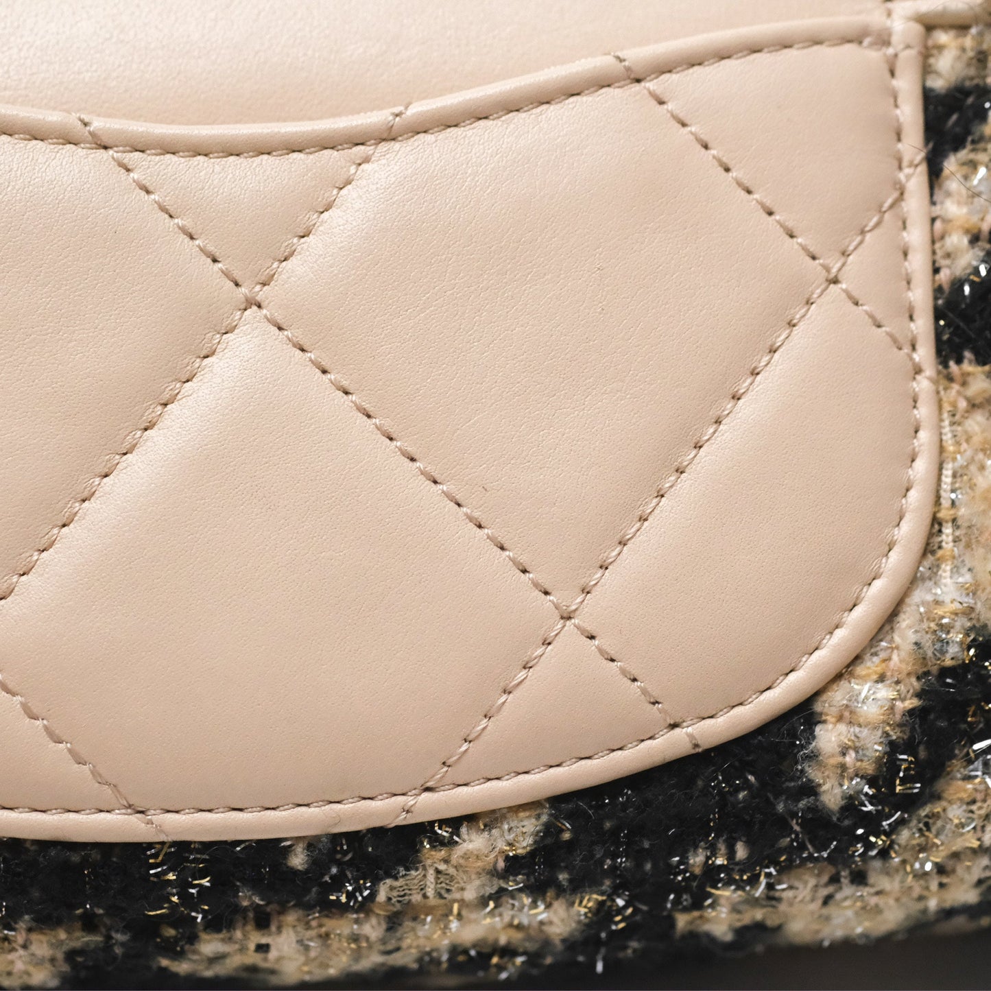 Chanel 19 Waist Bag Tweed Houndstooth Black Beige Mixed Hardware 19K