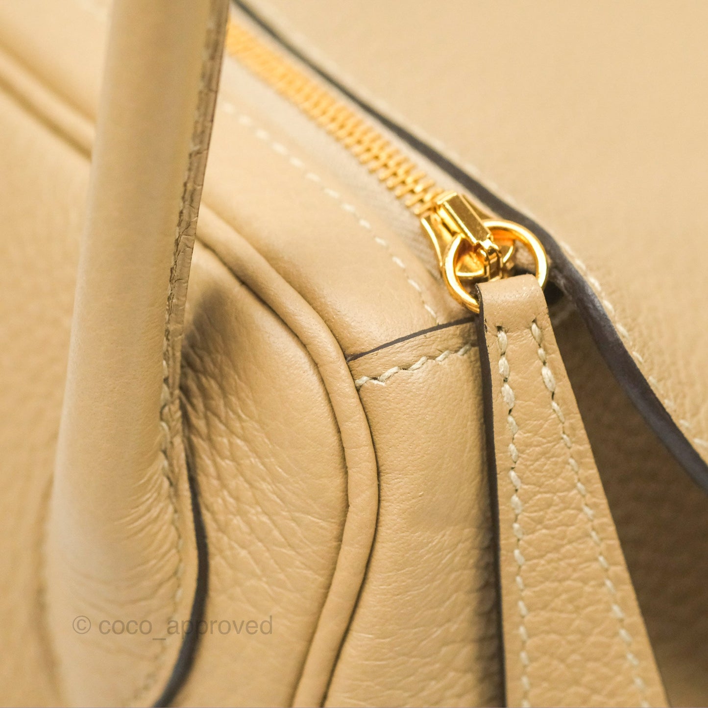 Hermès Lindy 26 Trench Clemence Gold Hardware