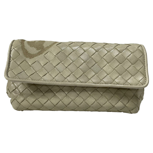 Luxury Bottega Veneta Butterfly Intrecciato Flap Clutch Bag in Beige Leather