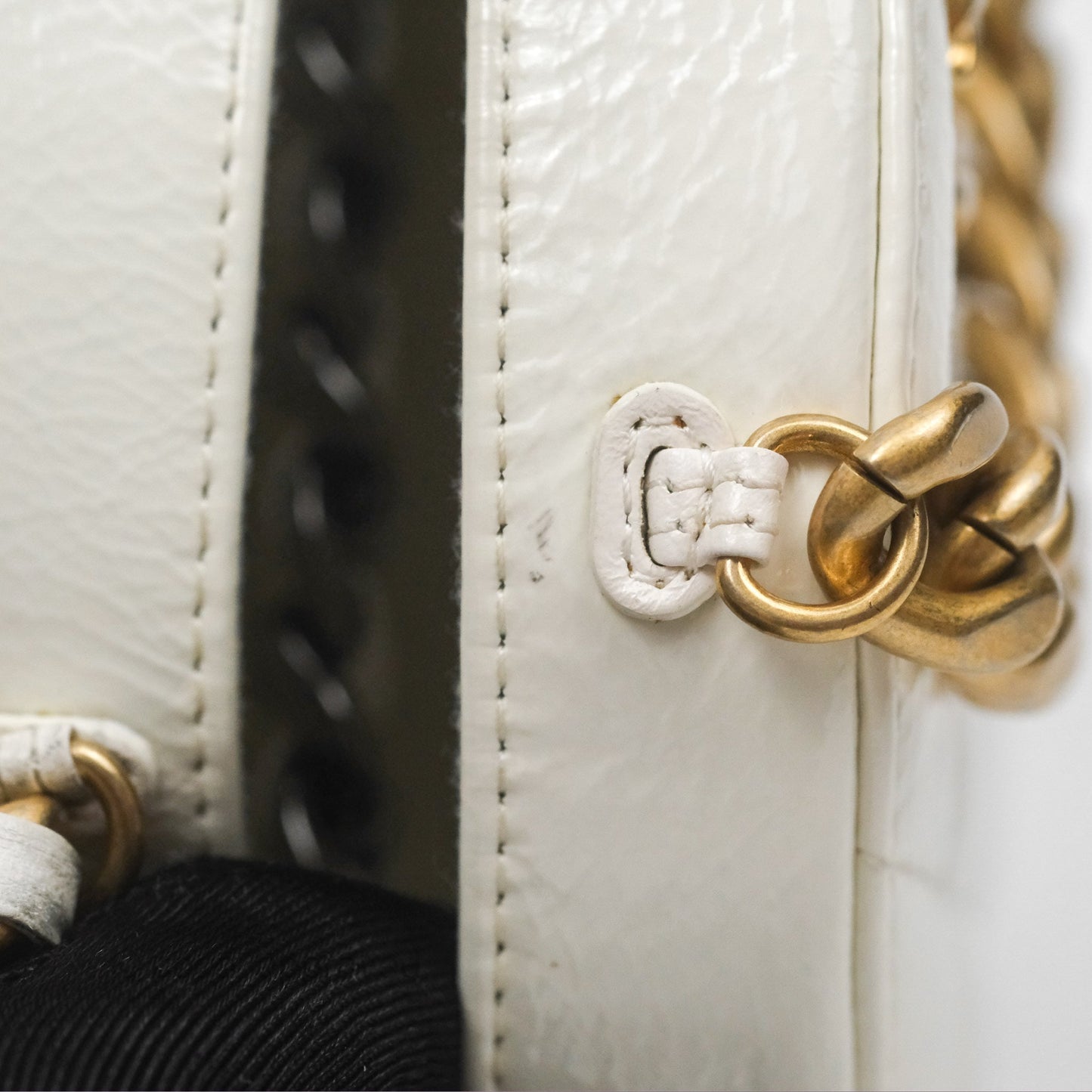 Chanel 19 Round Clutch With Chain White Glazed Calfskin Mixed Hardware