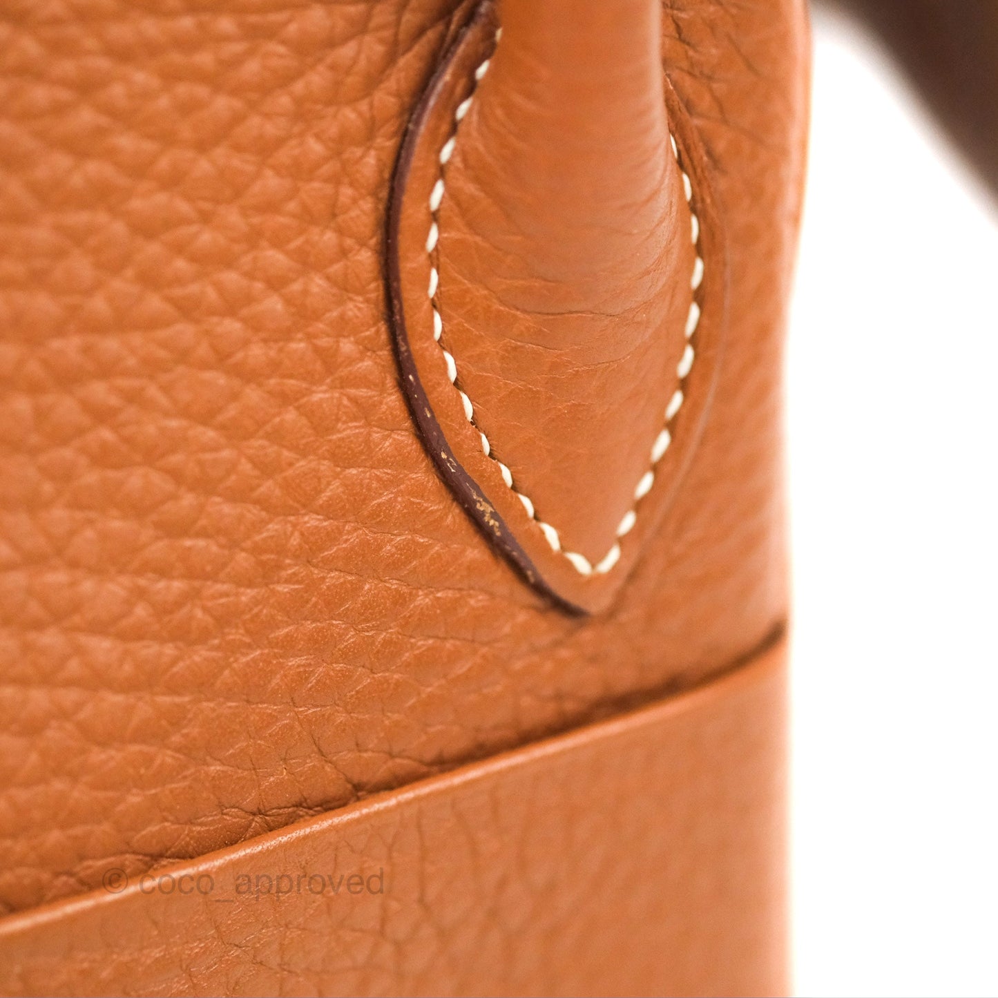 Hermès Lindy 26 Gold Taurillon Clemence Gold Hardware