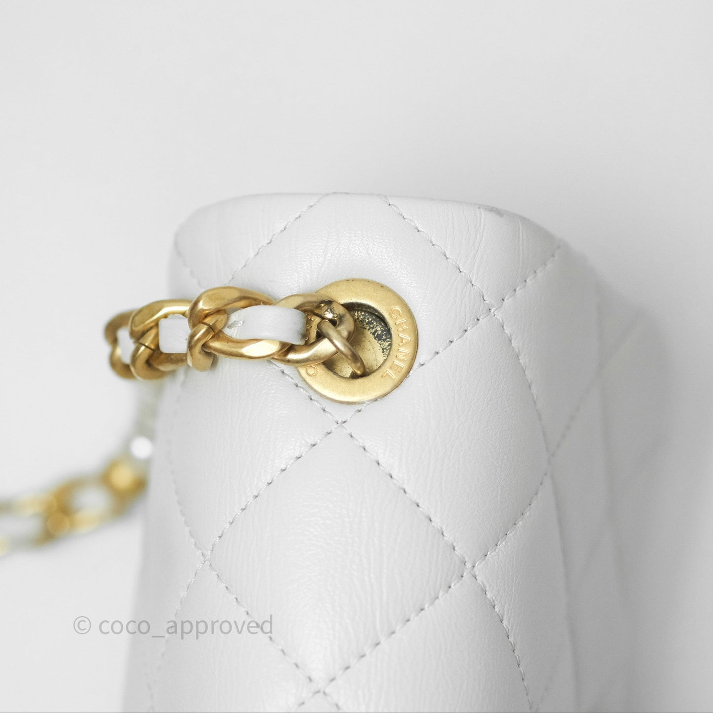 Chanel Quilted Pearl Flap Bag White Shiny Crumpled Calfskin Aged Gold Hardware 22C