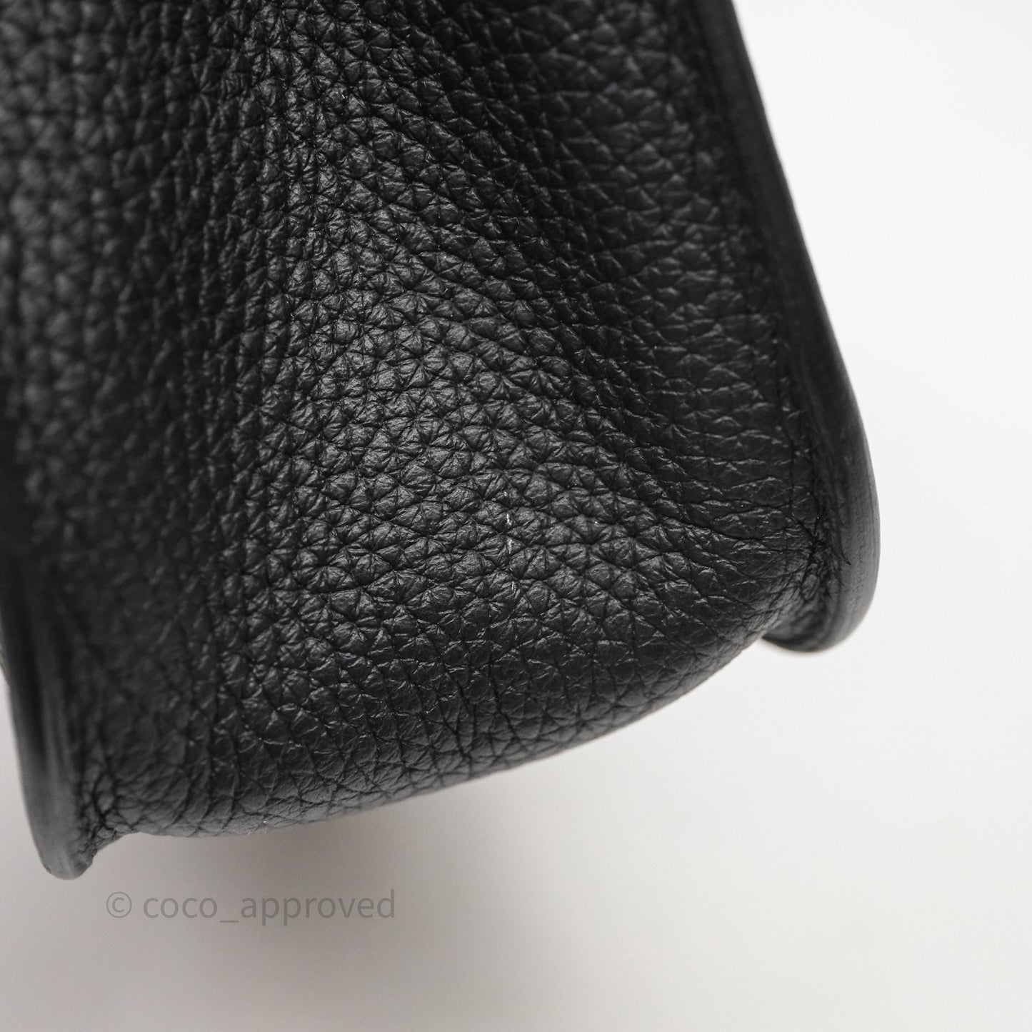 Hermès Halzan 25 Taurillon Clemence 89 Noir Gold Hardware