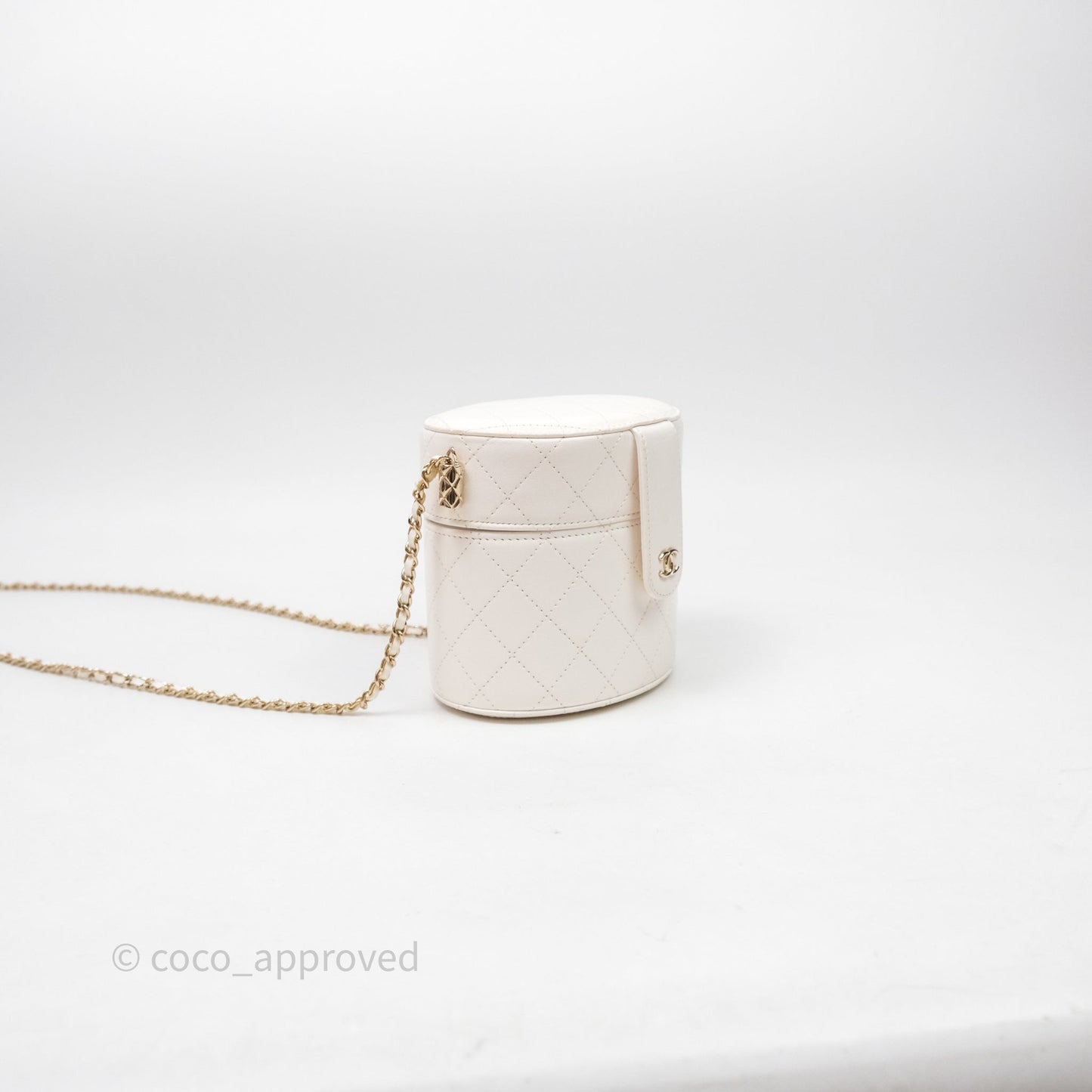 Chanel Quilted Round Vanity Clutch With Chain White Lambskin Gold Hardware