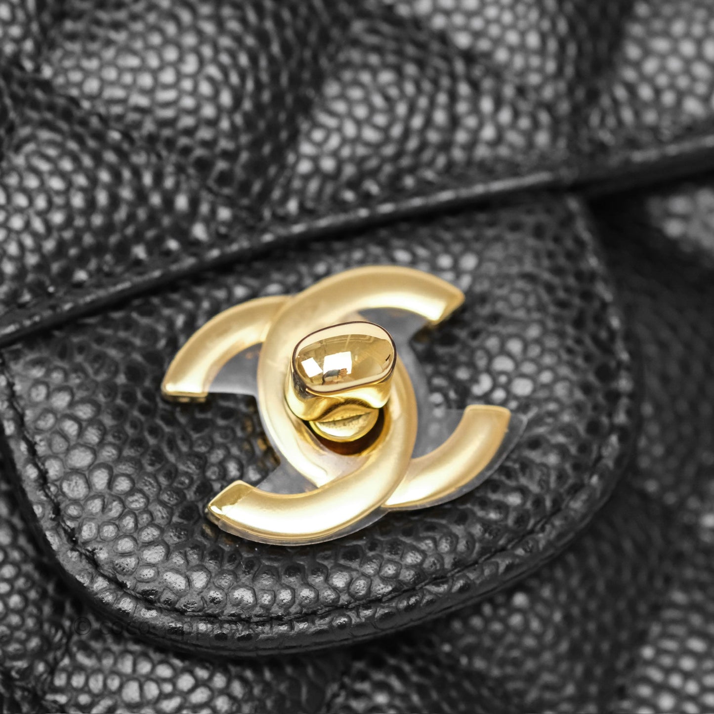 Chanel M/L Medium Classic Flap Quilted Black Caviar Gold Hardware