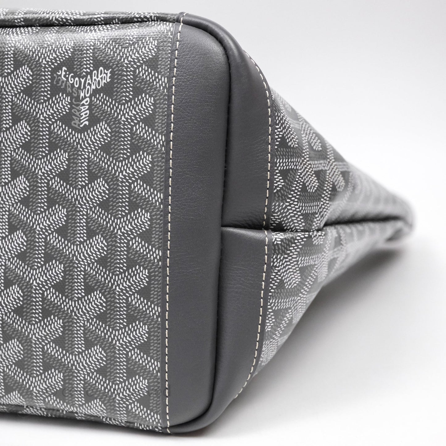 Goyard Artois Tote MM Goyardine Canvas⁣⁣⁣⁣⁣⁣⁣⁣⁣⁣⁣⁣⁣⁣⁣⁣⁣⁣⁣⁣ Grey
