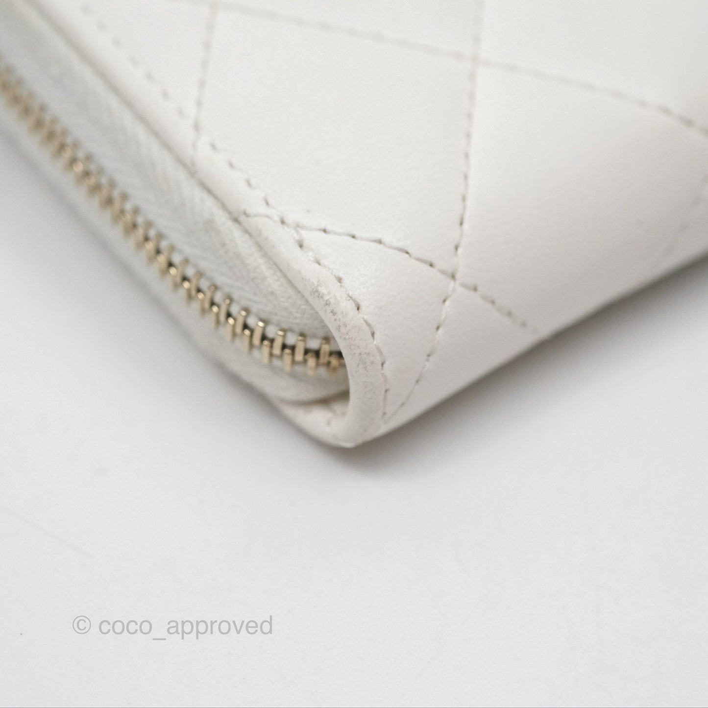 Chanel Pearl CC Zipped Coin Purse White Lambskin Gold Hardware