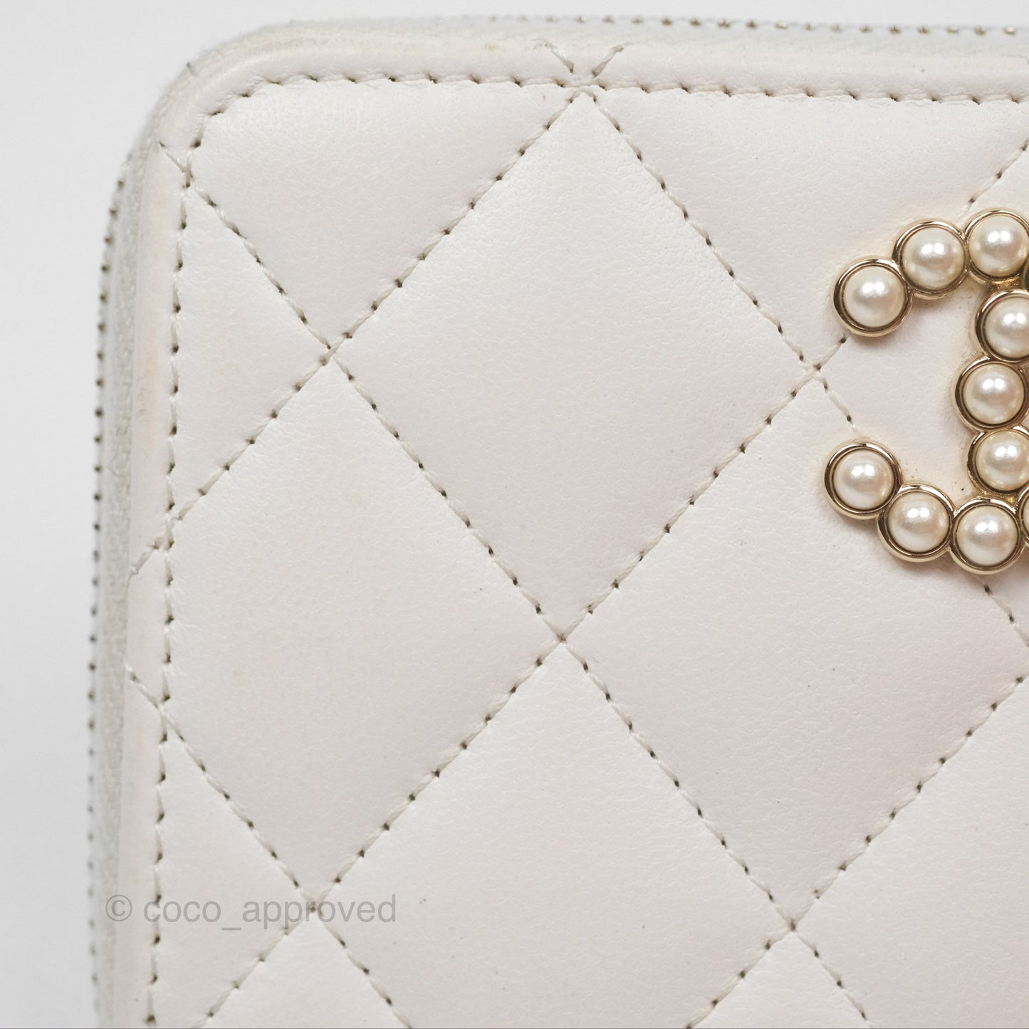 Chanel Pearl CC Zipped Coin Purse White Lambskin Gold Hardware