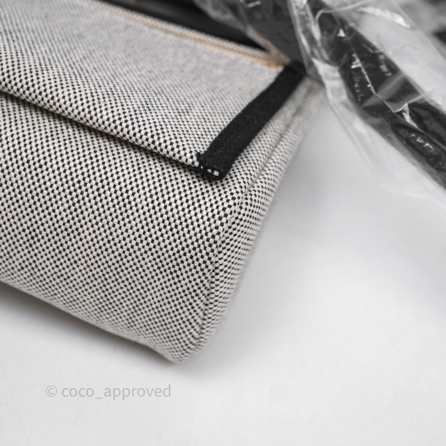 Hermès Herbag Zip 20 Mini Ecru-Noir Canvas Gold Hardware
