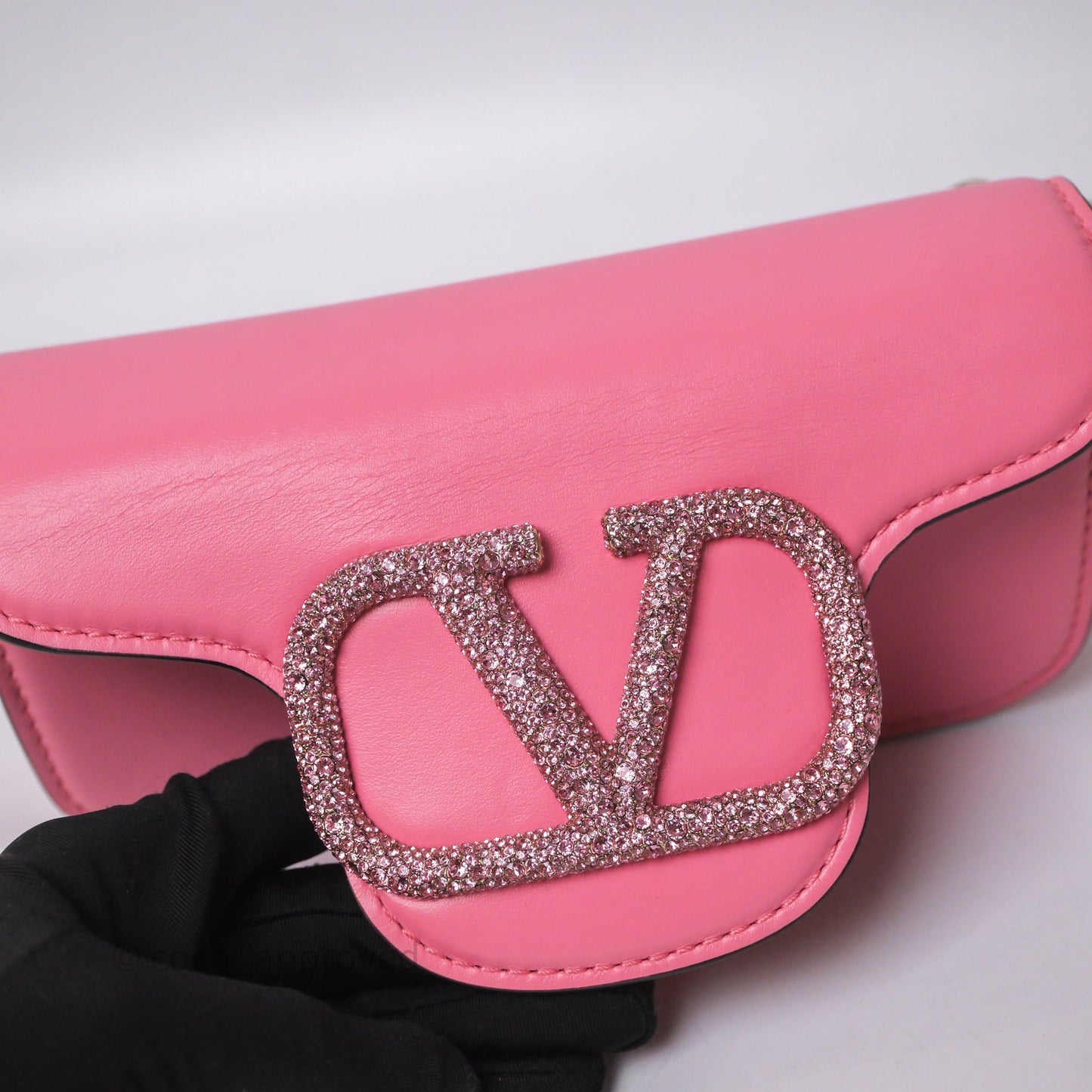 Valentino Garavani Locò Small Shoulder Bag Pink Calfskin Gold Hardware