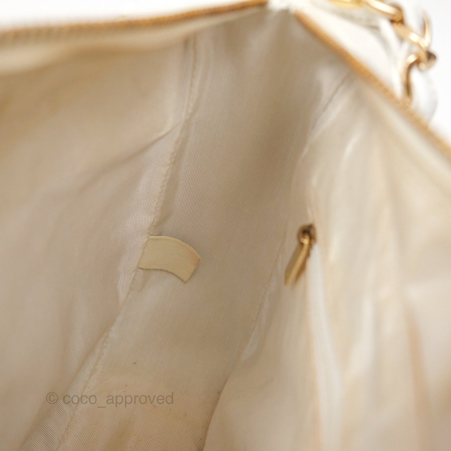 Chanel Vintage CC Quilted Shoulder Bag White Caviar Gold Hardware