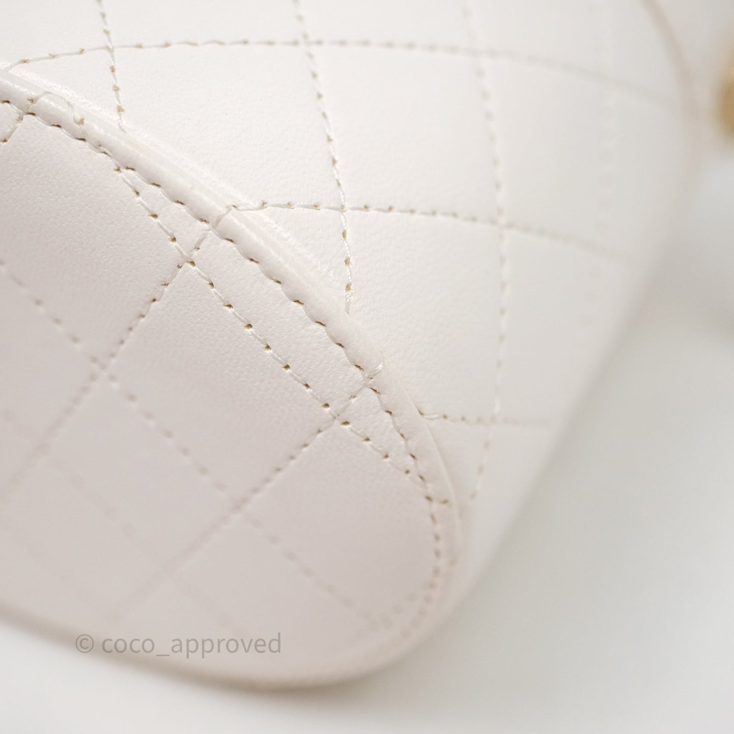 Chanel Quilted Round Vanity Clutch With Chain White Lambskin Gold Hardware
