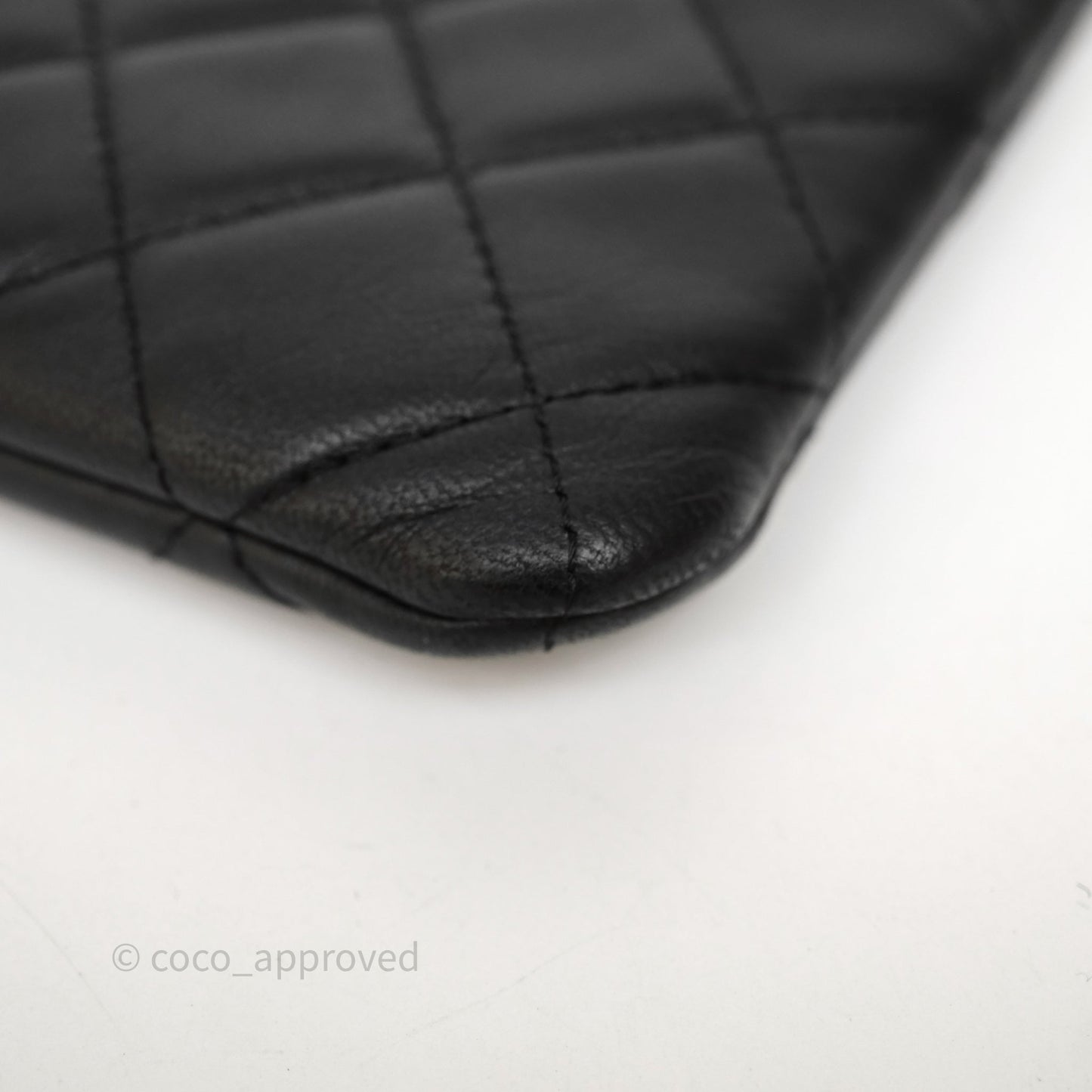 Chanel Classic Zipper O Case Black/ White Gold Hardware