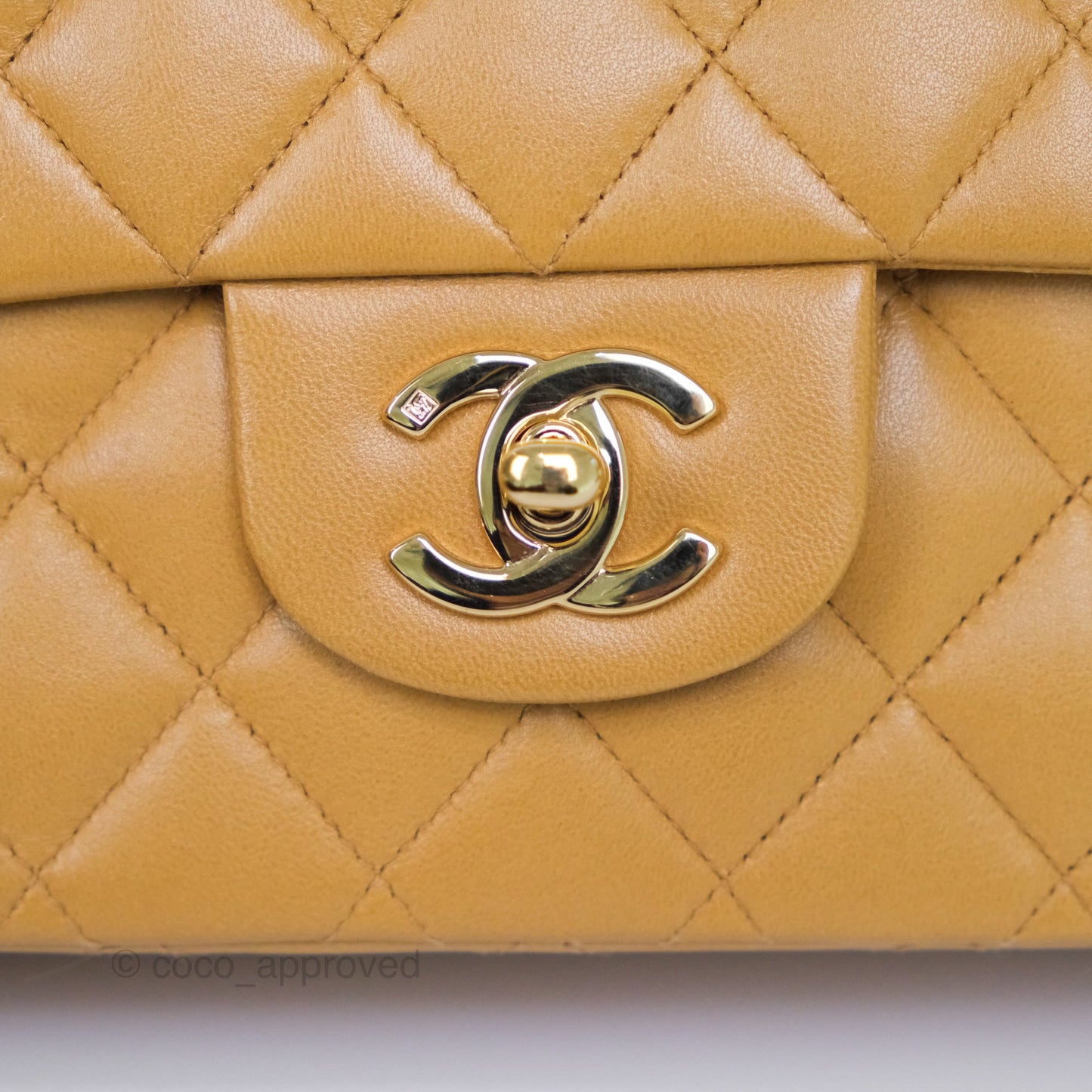 Chanel Classic M/L Medium Flap Quilted Beige Lambskin 24K Gold Hardware