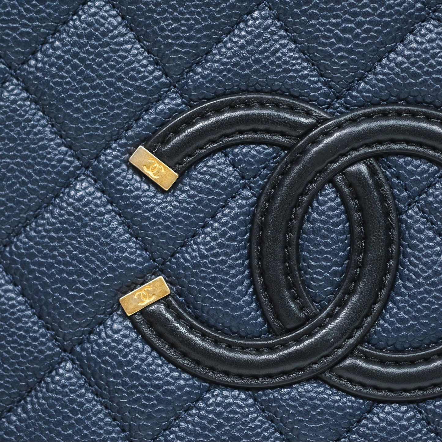 Chanel Quilted Medium CC Filigree Vanity Case Dark Navy Caviar Gold Hardware