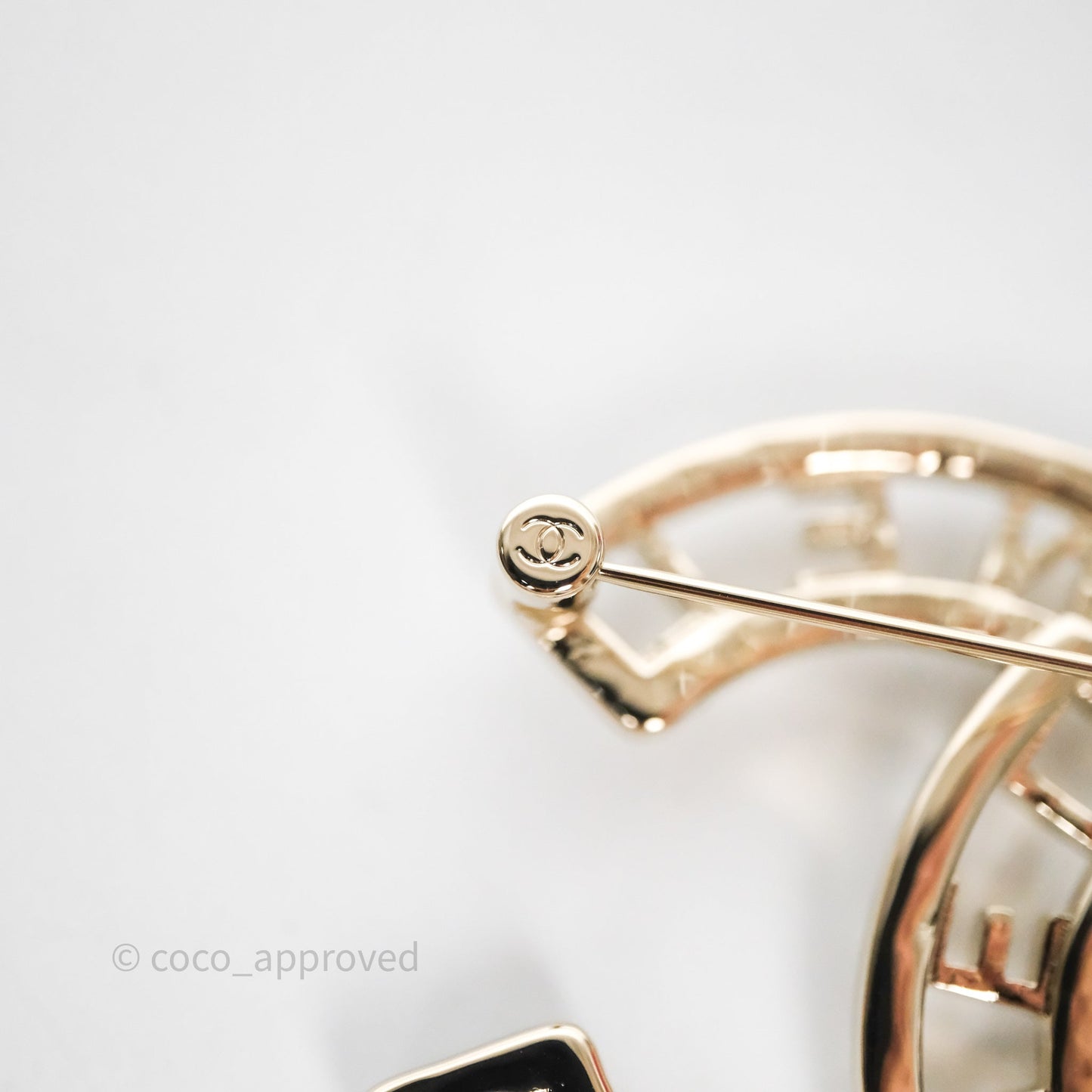 Chanel Crystal Pearl CC Logo Brooch Gold Tone 25V