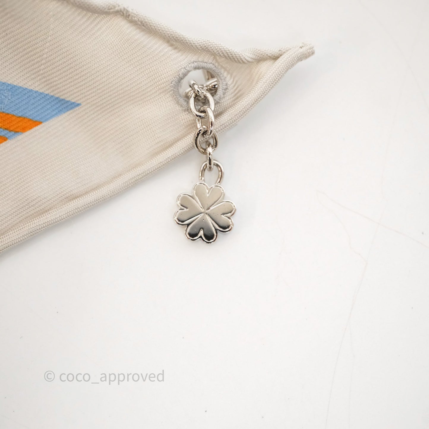 Hermès Garde Robe Pop Triangle Scarf Silk Blue/Grey