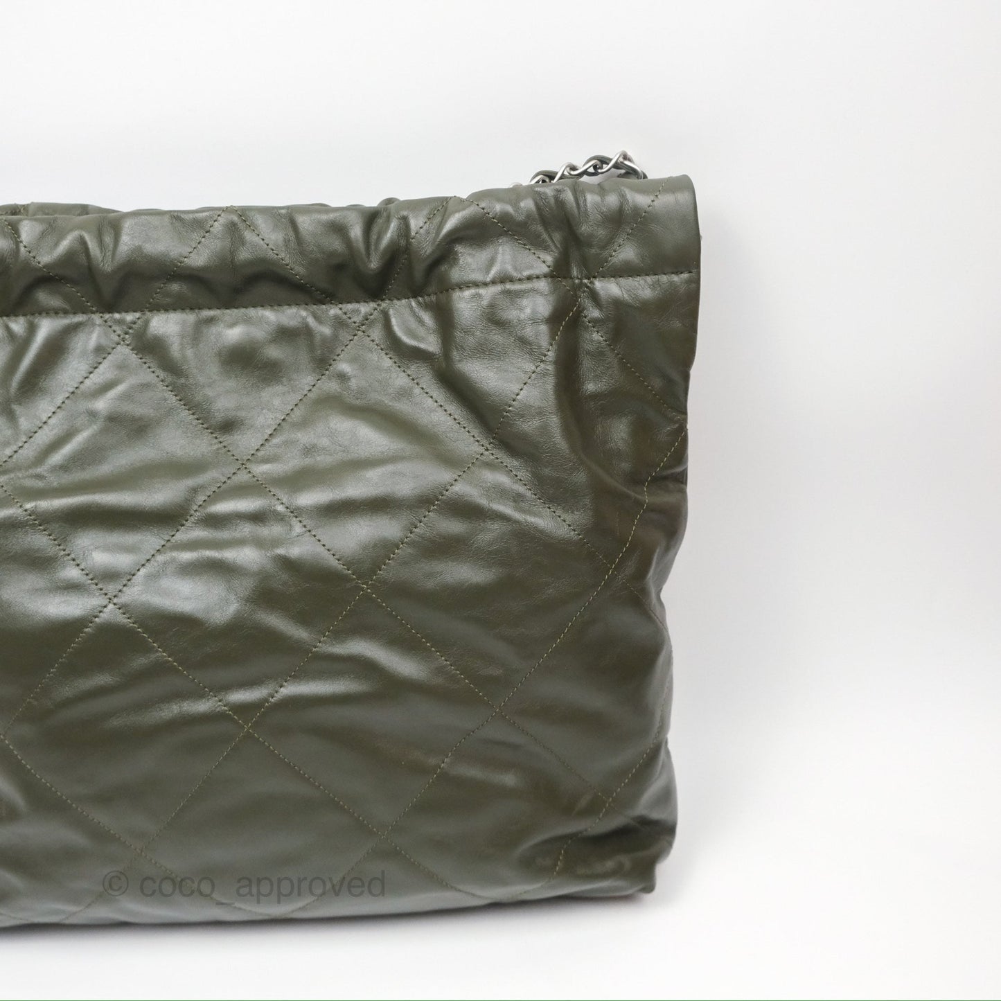 Chanel 22 Medium Green Shiny Calfskin Ruthenium Hardware