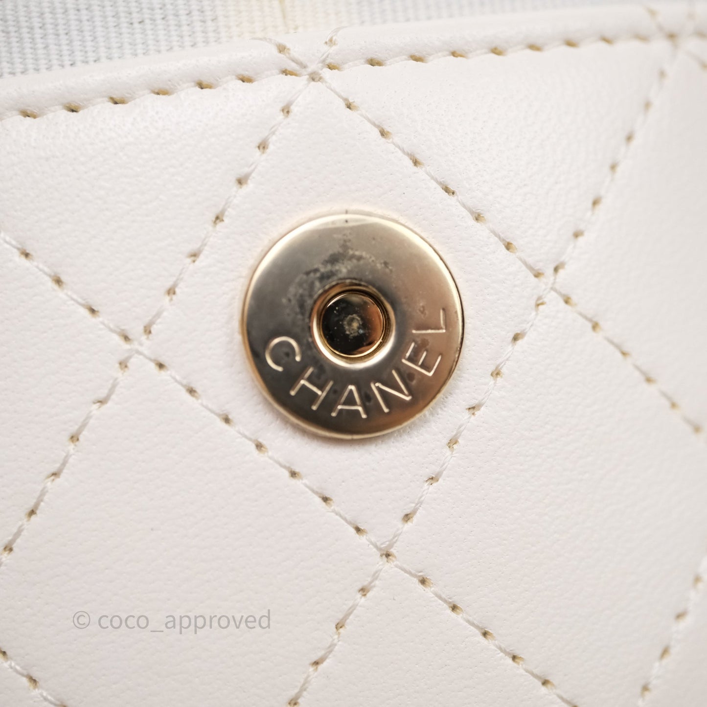Chanel Quilted Round Vanity Clutch With Chain White Lambskin Gold Hardware