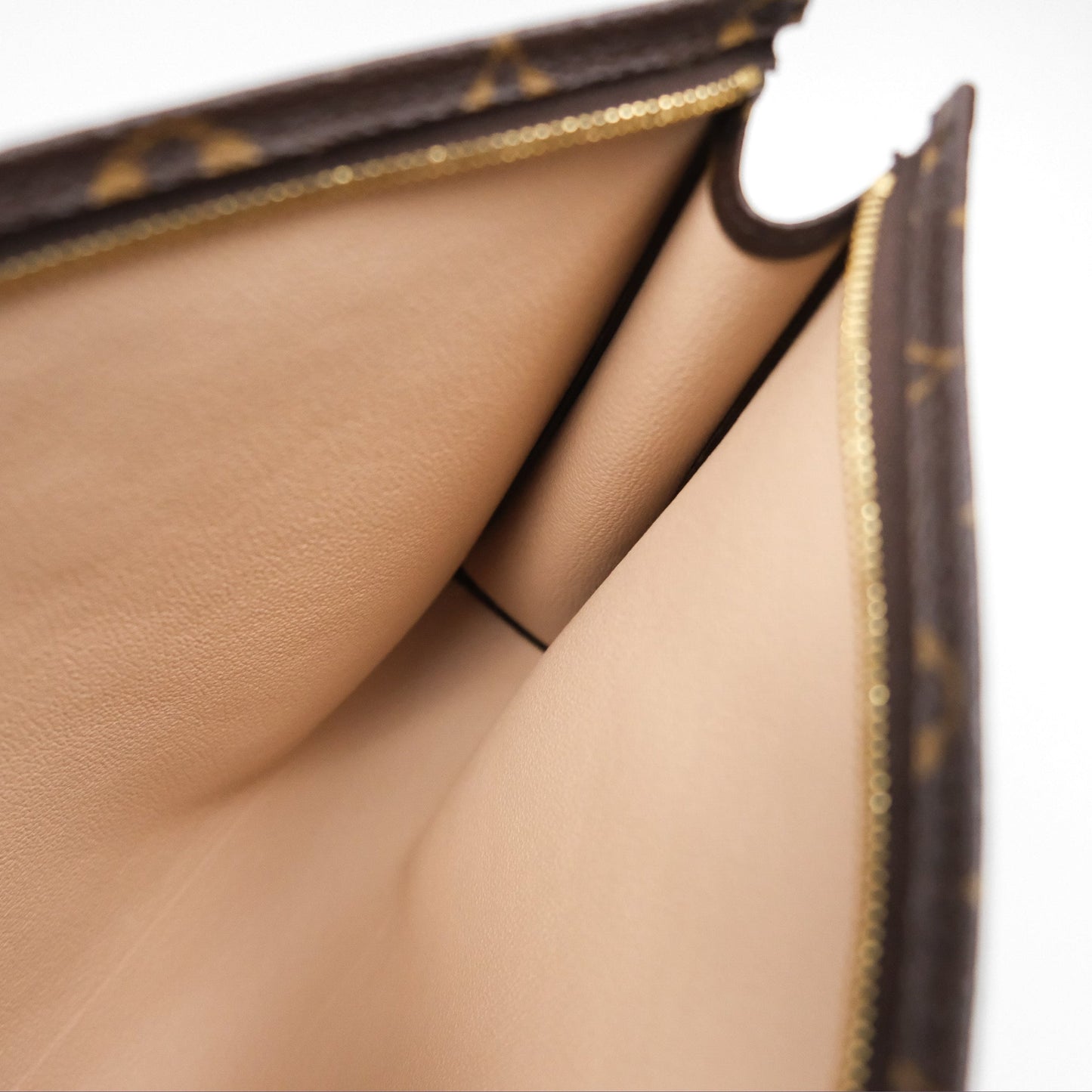 Louis Vuitton Toiletry Pouch 26 Monogram Canvas