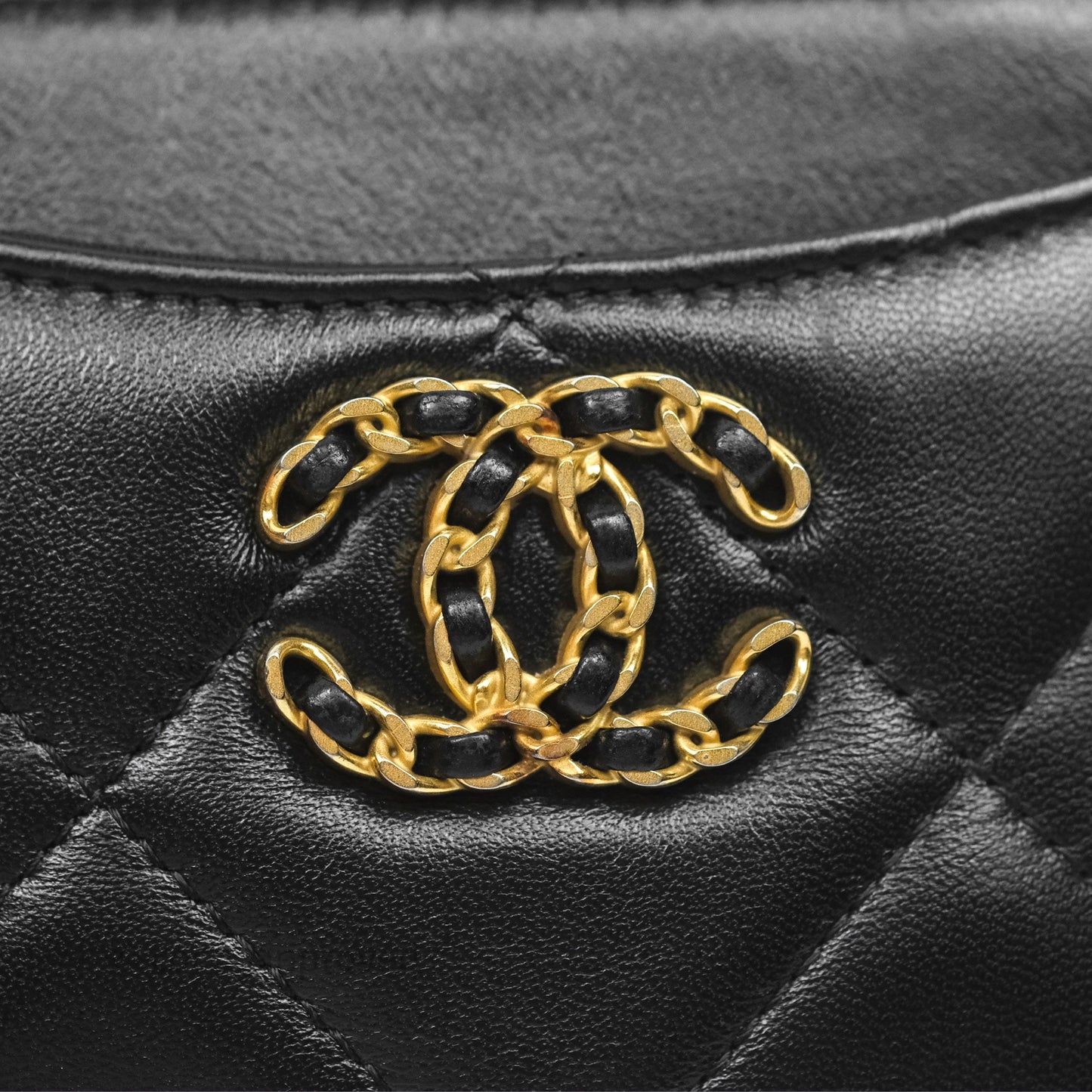 Chanel 19 Black Zipped Coin Purse Lambskin Gold Hardware