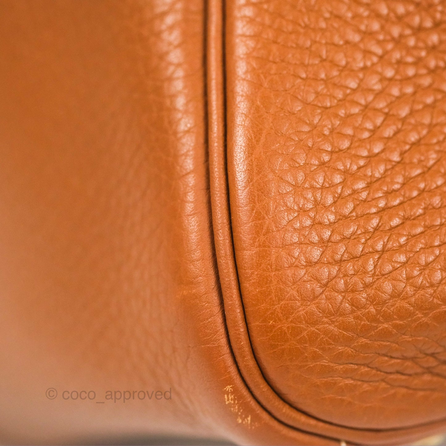 Hermès Lindy 26 Gold Taurillon Clemence Gold Hardware