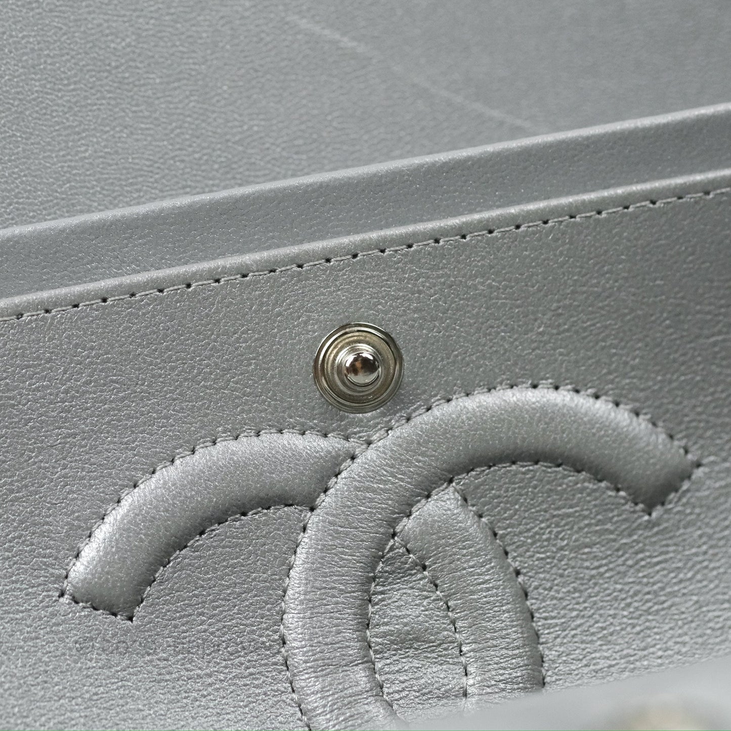 Chanel Classic M/L Medium Flap Quilted Pearly Silver Silver Hardware 23P