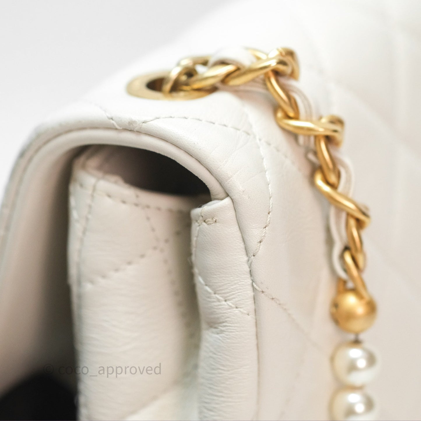 Chanel Quilted Pearl Flap Bag White Shiny Crumpled Calfskin Aged Gold Hardware 22C