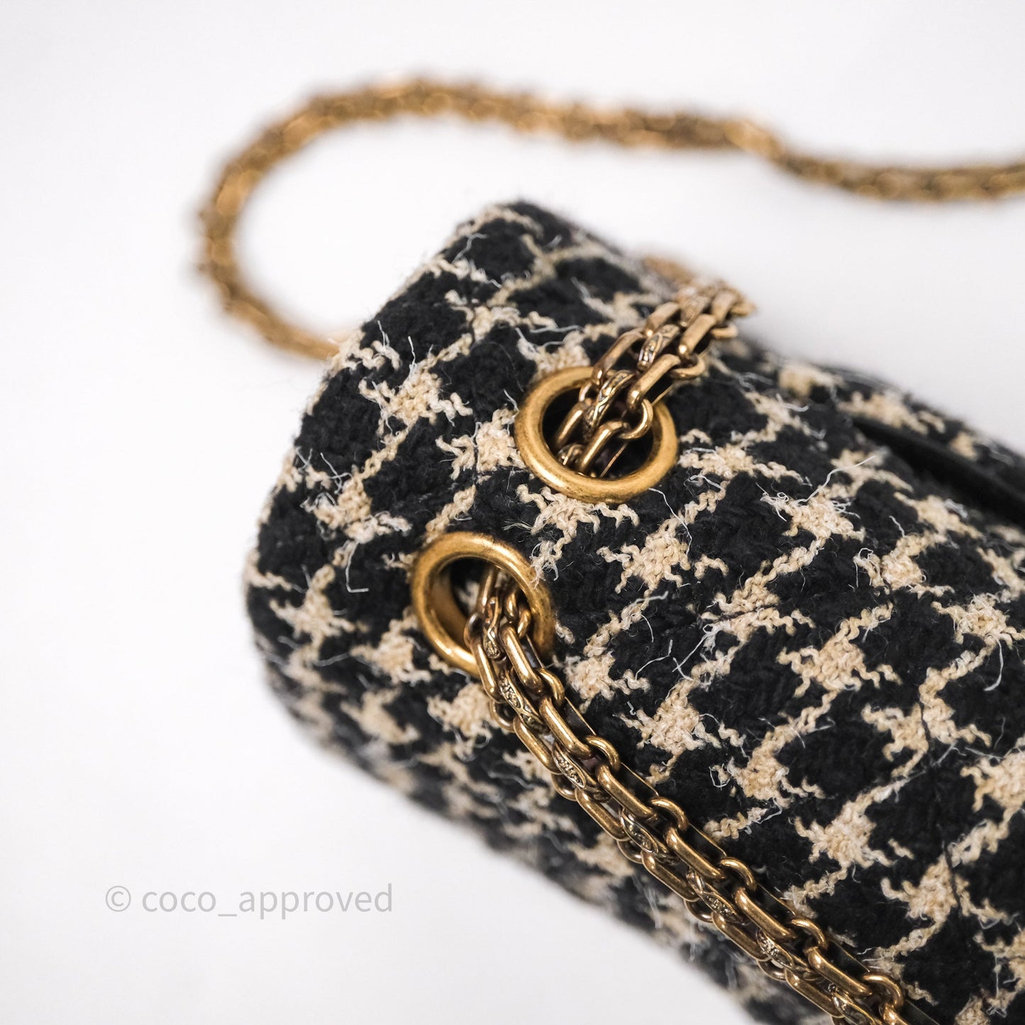 Chanel Reissue 225 Black Beige Houndstooth Tweed Antique Gold Hardware