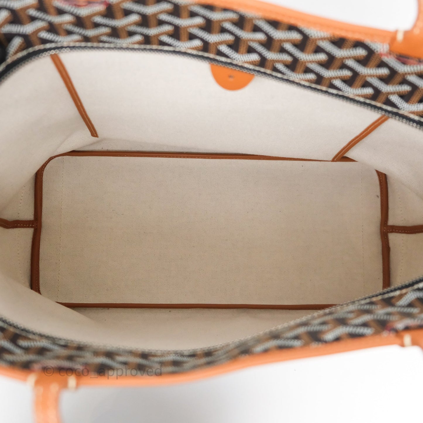 Goyard Artois Tote MM Goyardine Canvas⁣⁣⁣⁣⁣⁣⁣⁣⁣⁣⁣⁣⁣⁣⁣⁣⁣⁣⁣⁣ Tan/Black