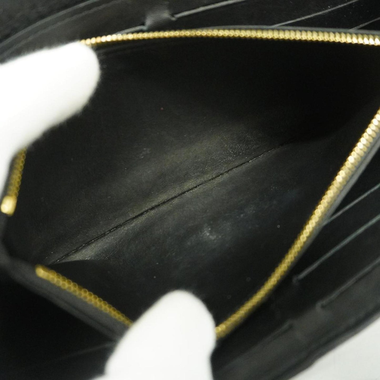 Louis Vuitton Capucines  Leather Wallet  ()