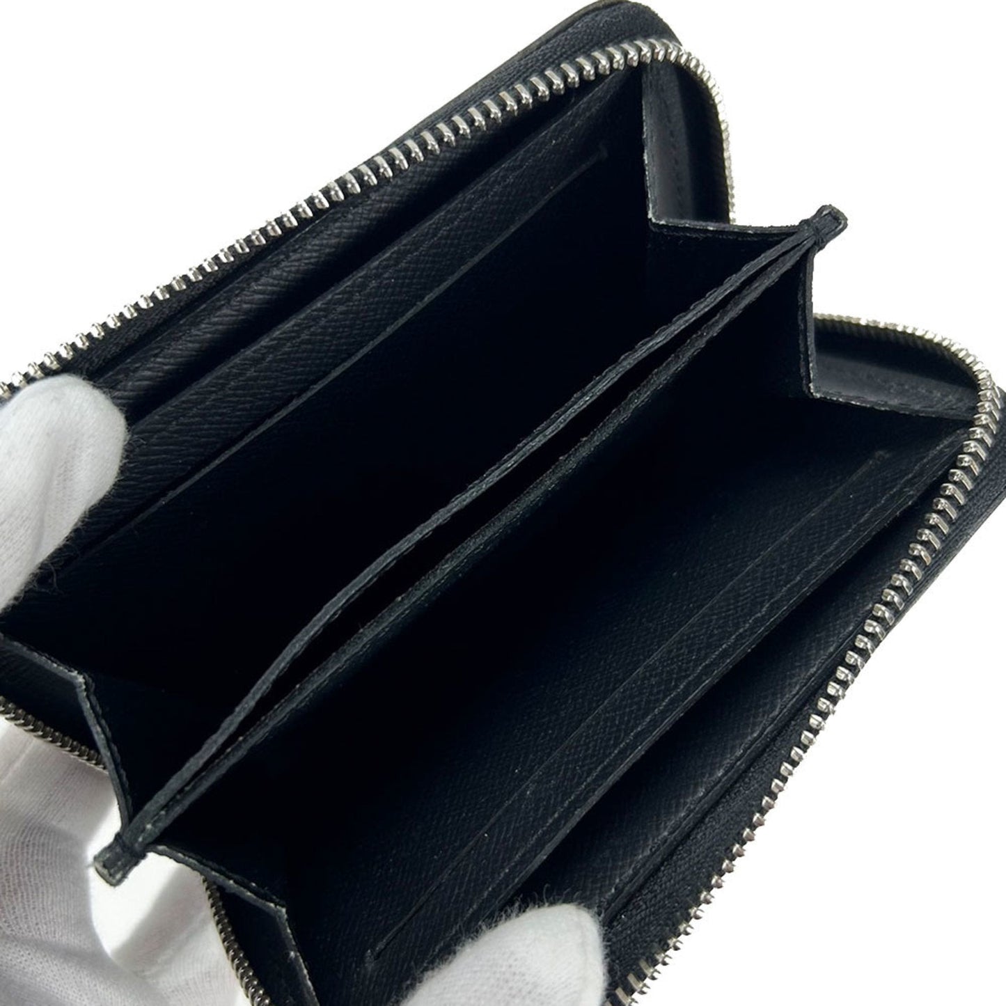 Louis Vuitton  Leather Wallet  ()