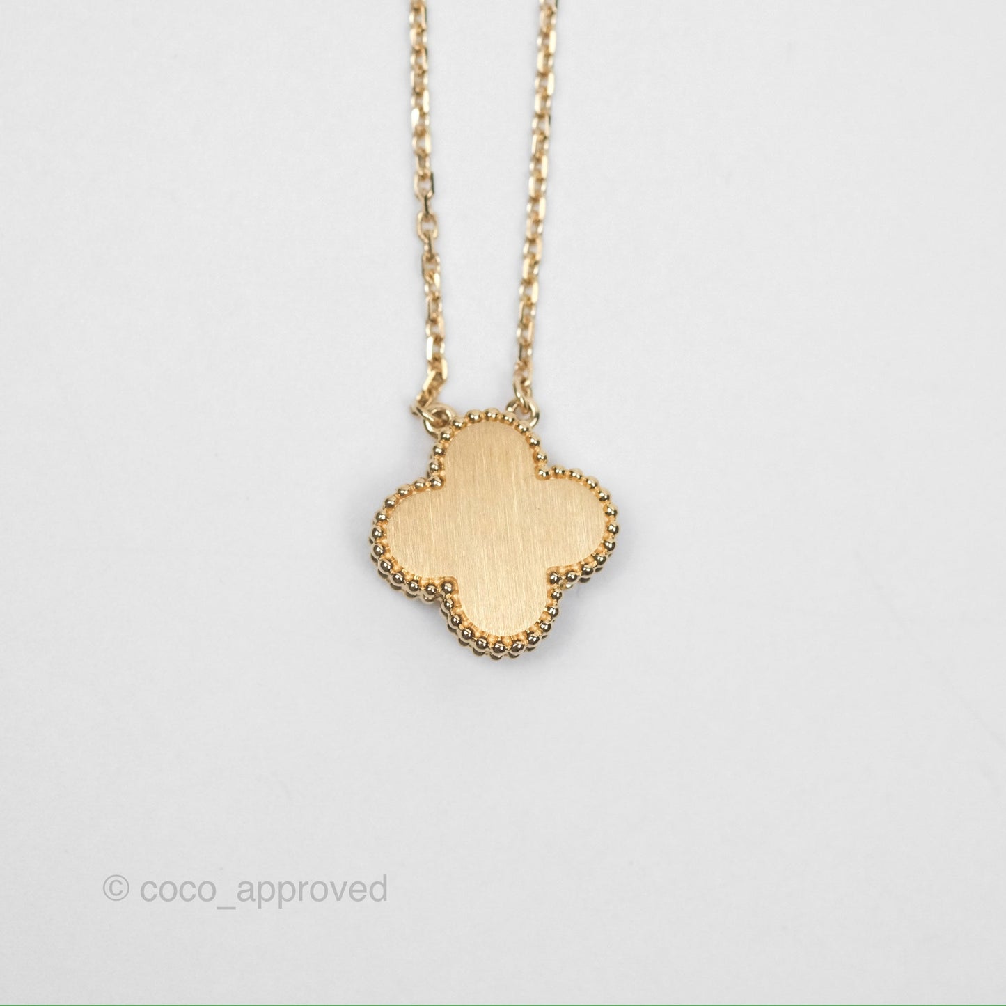 Van Cleef & Arpels Vintage Alhambra Pendant Gold Mother-of-pearl Necklace Yellow Gold