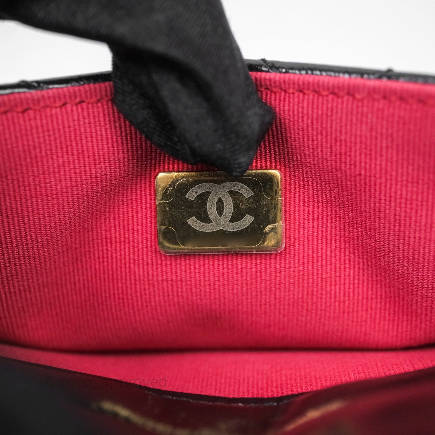 Chanel Medium Quilted Wavy CC Hobo Black Shiny Crumpled Calfskin Aged Gold Hardware