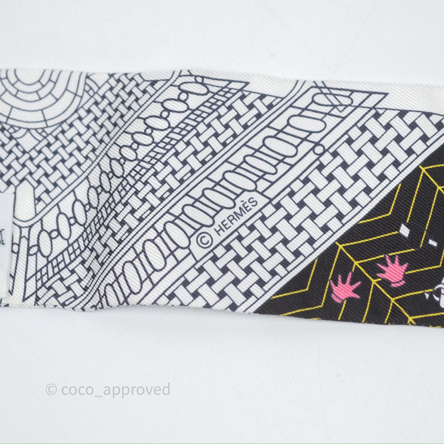 Hermès Objets de Curiosite Silk Twilly